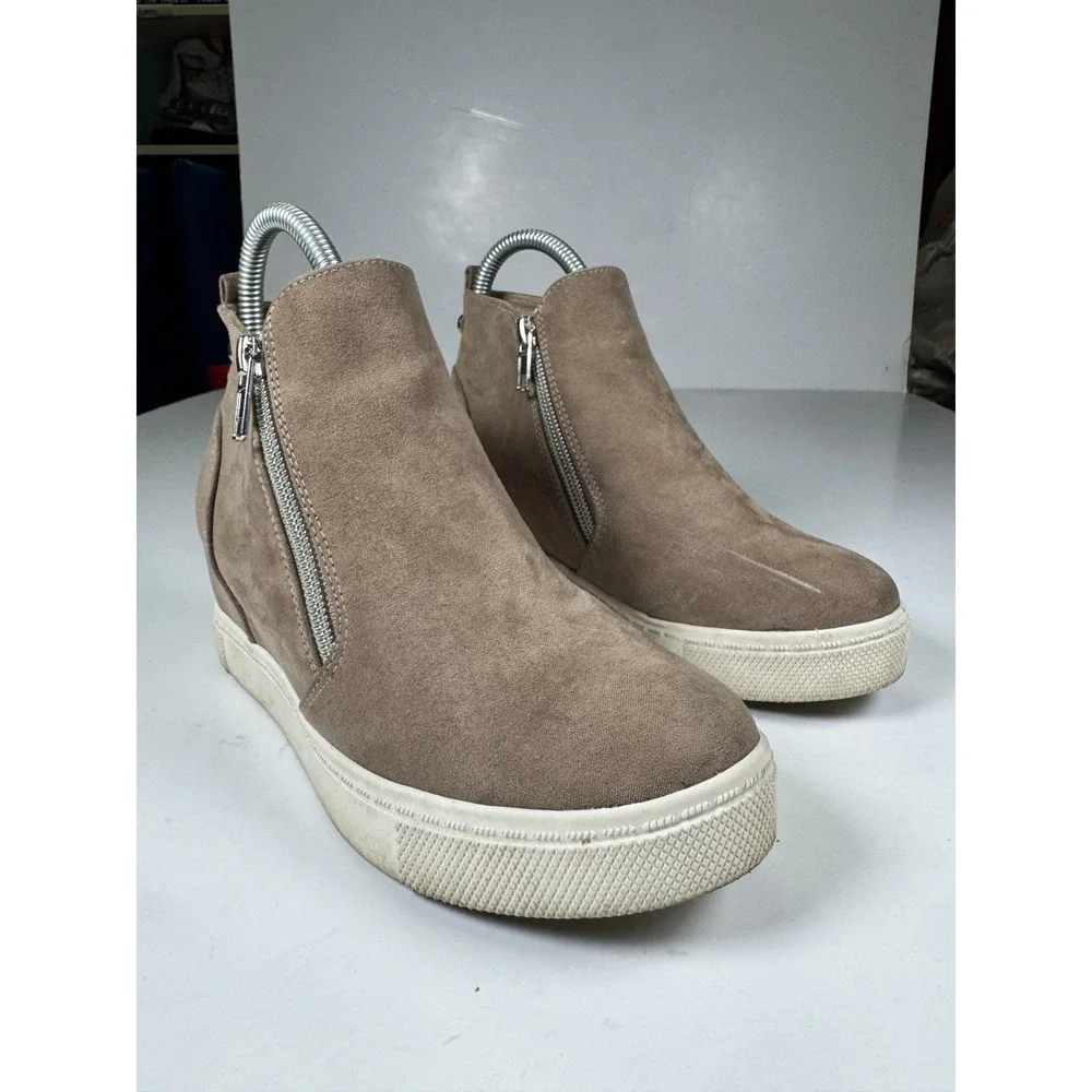 Steve Madden Wedgie‎ Girls 4 M Sneakers Taupe Suede Round Toe Side Zip Shoes